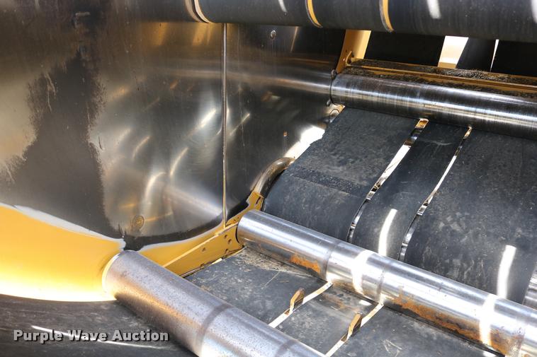 image for item DB9390 2001 Vermeer 605XL round baler