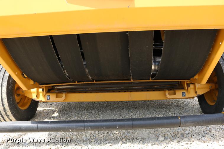 image for item DB9390 2001 Vermeer 605XL round baler
