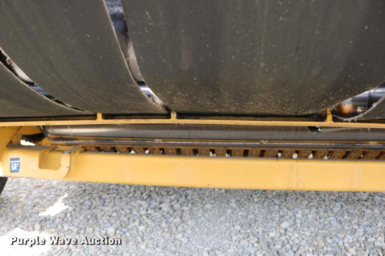 image for item DB9390 2001 Vermeer 605XL round baler