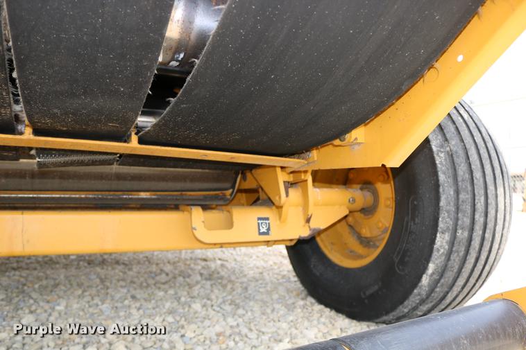 image for item DB9390 2001 Vermeer 605XL round baler