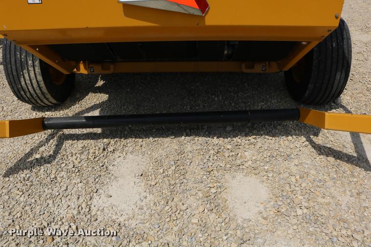 image for item DB9390 2001 Vermeer 605XL round baler