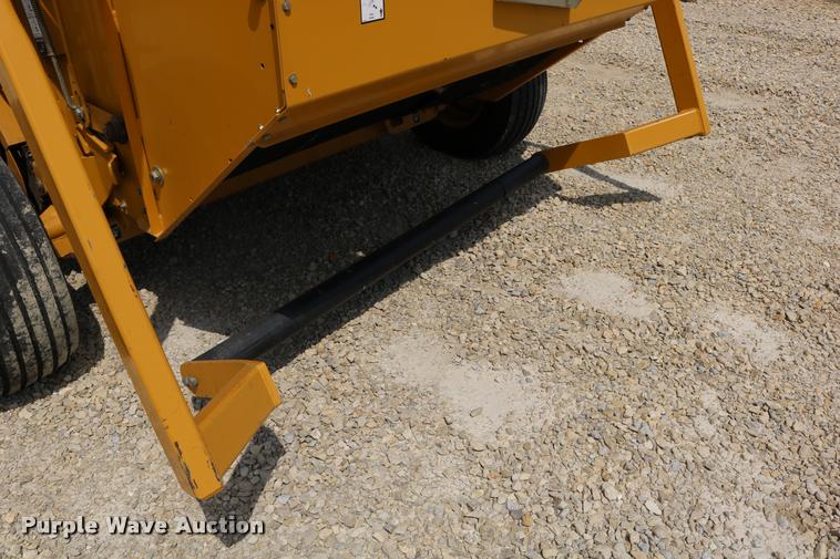 image for item DB9390 2001 Vermeer 605XL round baler