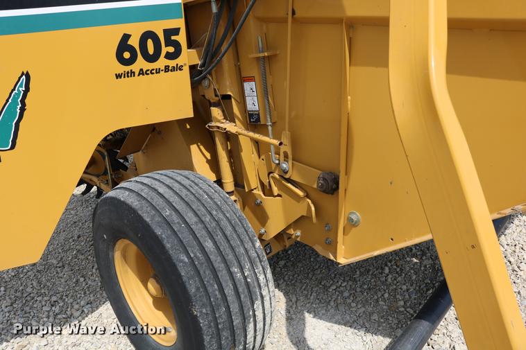 image for item DB9390 2001 Vermeer 605XL round baler