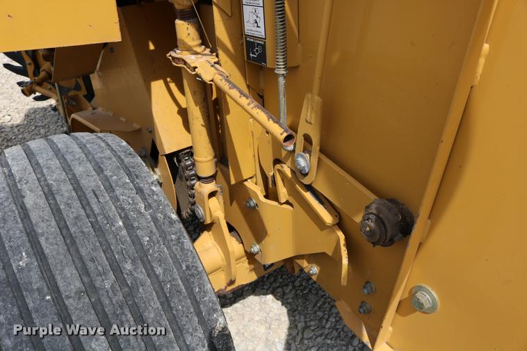 image for item DB9390 2001 Vermeer 605XL round baler