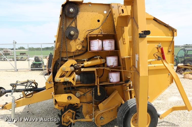 image for item DB9390 2001 Vermeer 605XL round baler