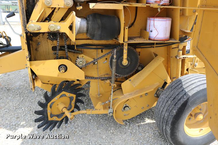 image for item DB9390 2001 Vermeer 605XL round baler