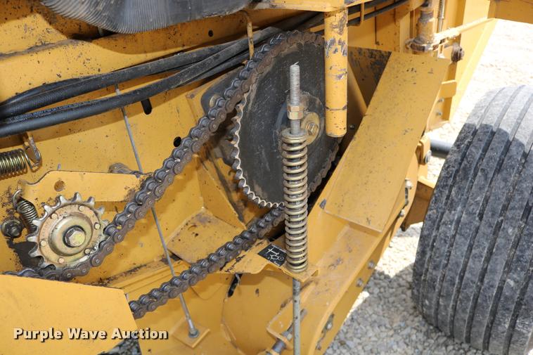 image for item DB9390 2001 Vermeer 605XL round baler