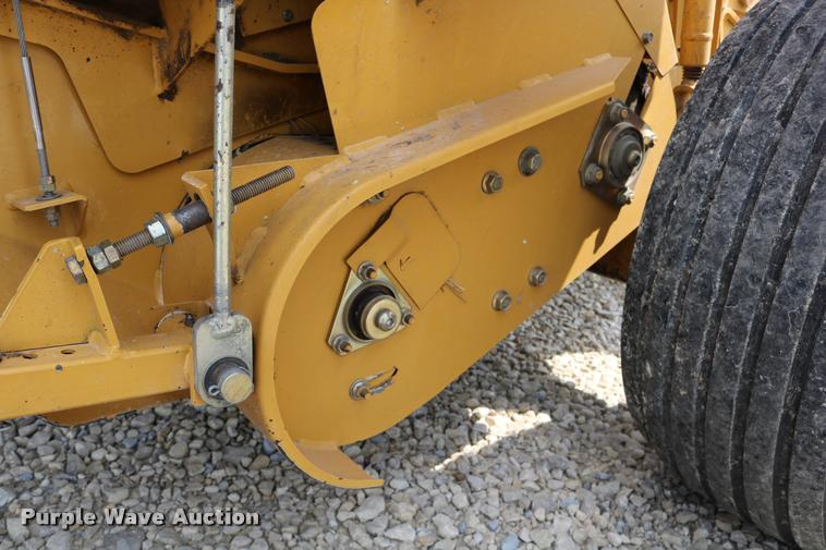 image for item DB9390 2001 Vermeer 605XL round baler