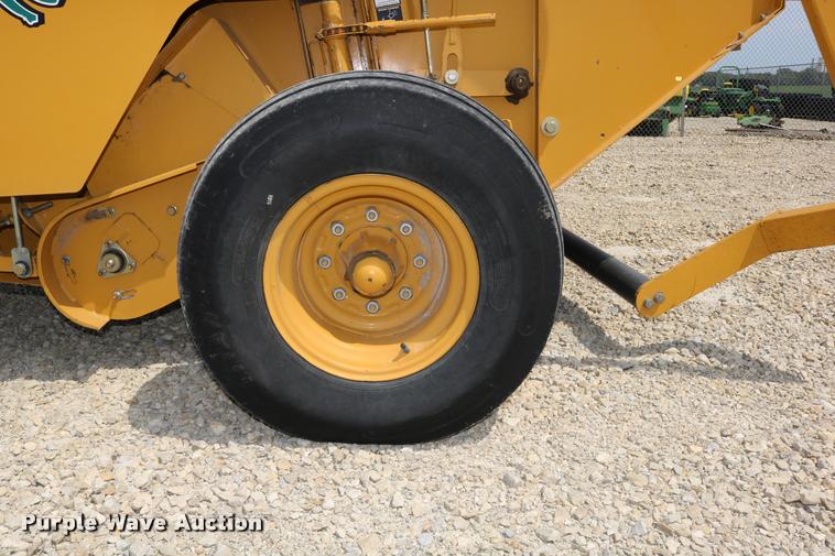 image for item DB9390 2001 Vermeer 605XL round baler