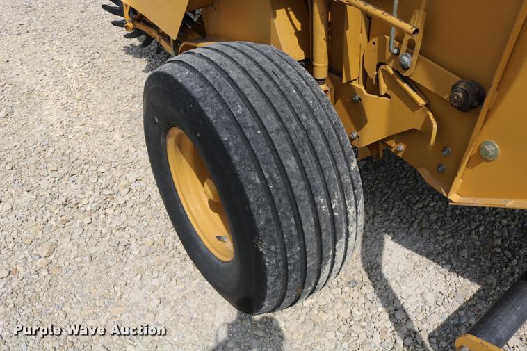 image for item DB9390 2001 Vermeer 605XL round baler