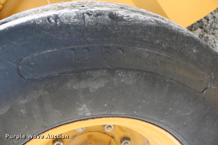 image for item DB9390 2001 Vermeer 605XL round baler