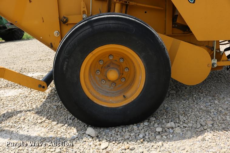 image for item DB9390 2001 Vermeer 605XL round baler
