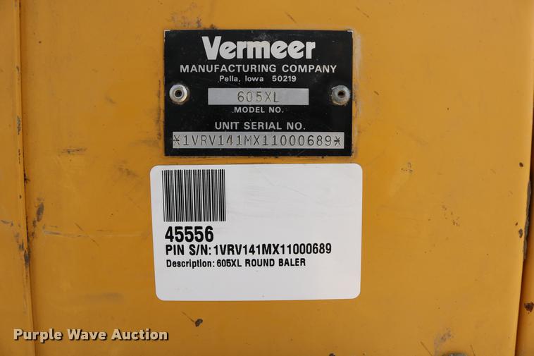 image for item DB9390 2001 Vermeer 605XL round baler