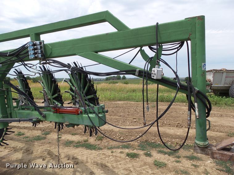 image for item DH9357 2005 Circle C Golden Eagle wheel rake