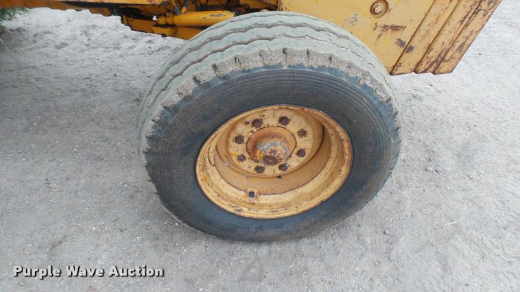 image for item DR9555 Case 586 forklift