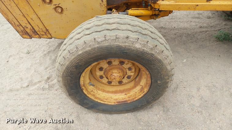 image for item DR9555 Case 586 forklift