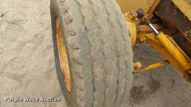 image for item DR9555 Case 586 forklift