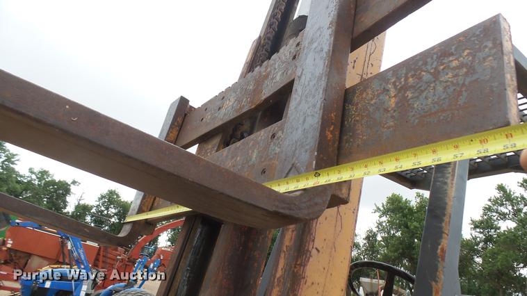 image for item DR9555 Case 586 forklift