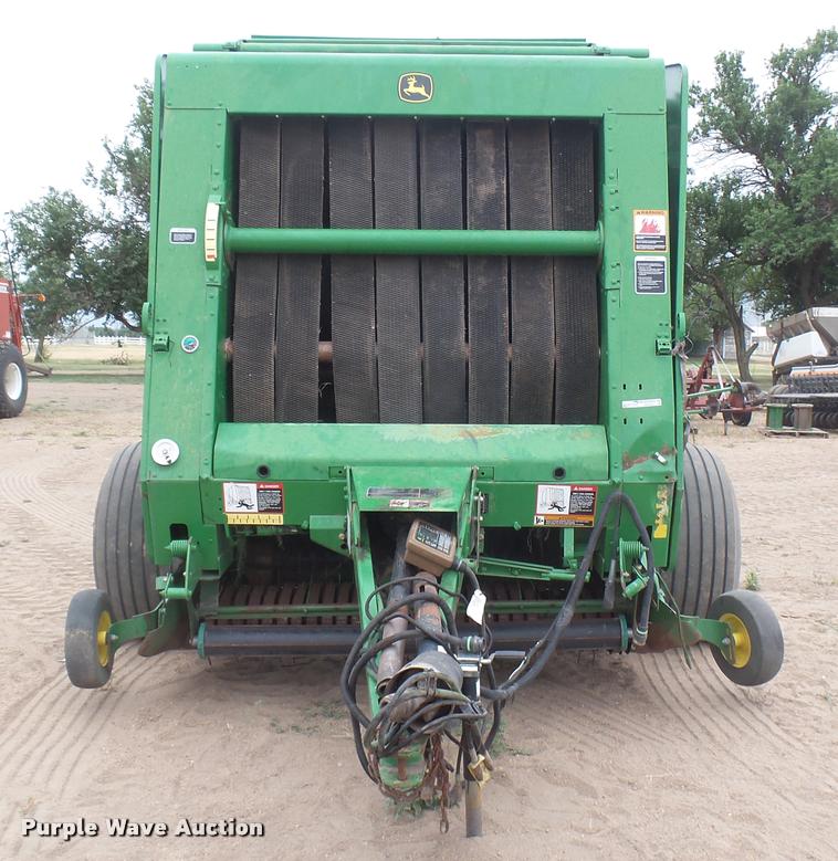 image for item DR9562 2007 John Deere 568 round baler
