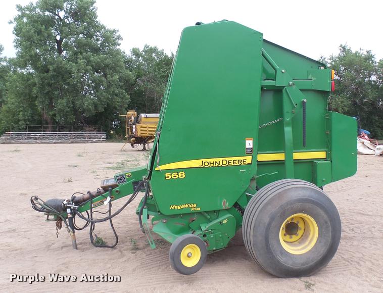 image for item DR9562 2007 John Deere 568 round baler