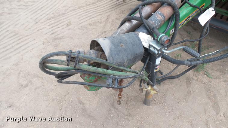 image for item DR9562 2007 John Deere 568 round baler