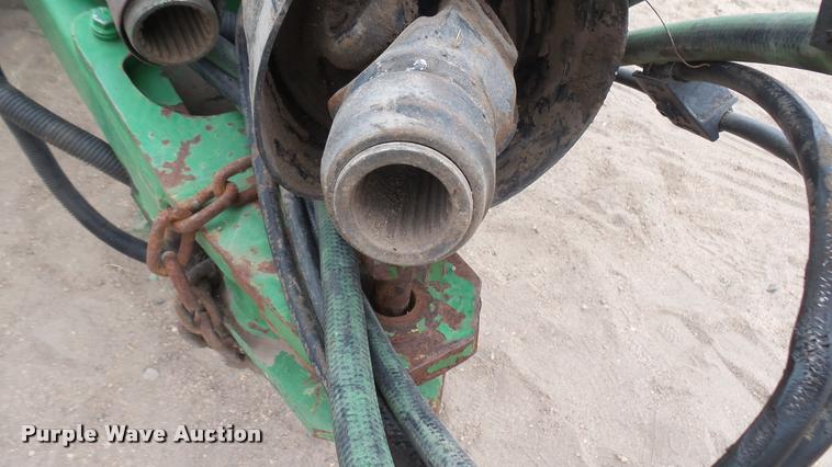 image for item DR9562 2007 John Deere 568 round baler