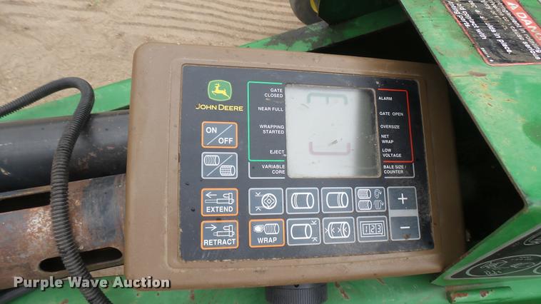 image for item DR9562 2007 John Deere 568 round baler