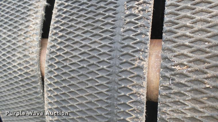 image for item DR9562 2007 John Deere 568 round baler