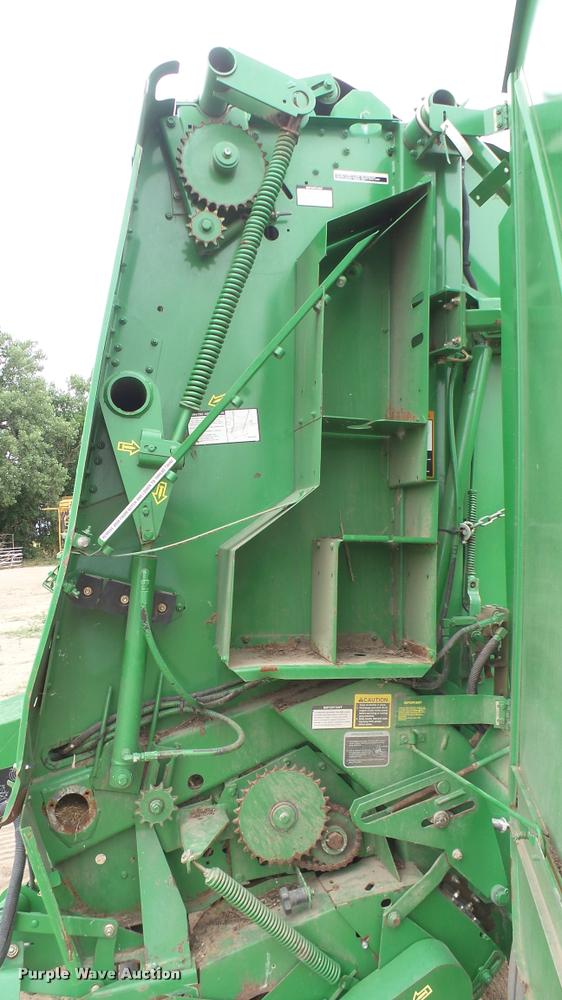image for item DR9562 2007 John Deere 568 round baler