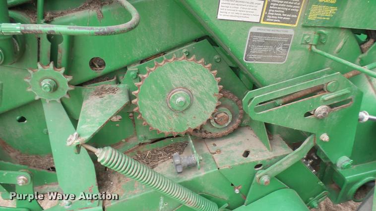 image for item DR9562 2007 John Deere 568 round baler