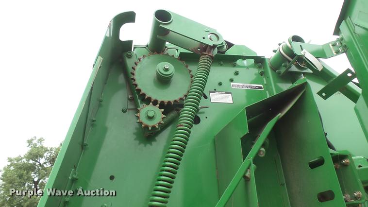 image for item DR9562 2007 John Deere 568 round baler