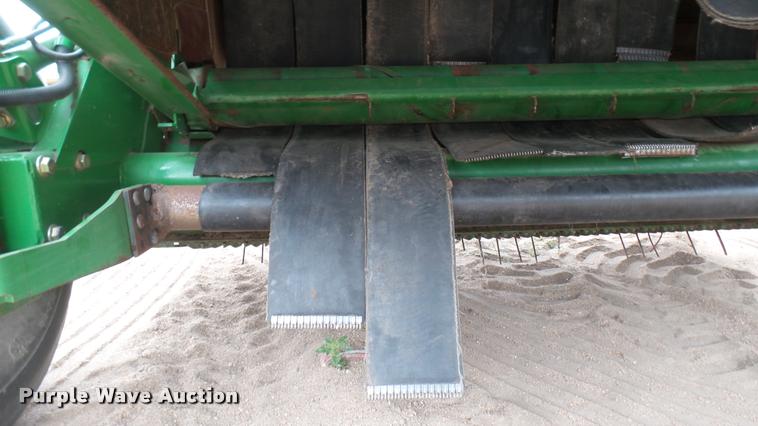 image for item DR9562 2007 John Deere 568 round baler