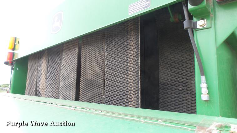 image for item DR9562 2007 John Deere 568 round baler