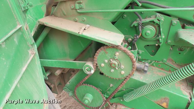 image for item DR9562 2007 John Deere 568 round baler