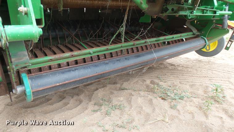 image for item DR9562 2007 John Deere 568 round baler