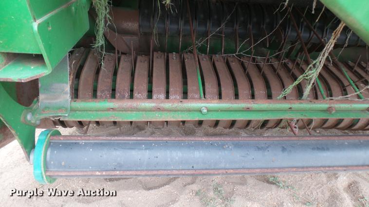 image for item DR9562 2007 John Deere 568 round baler
