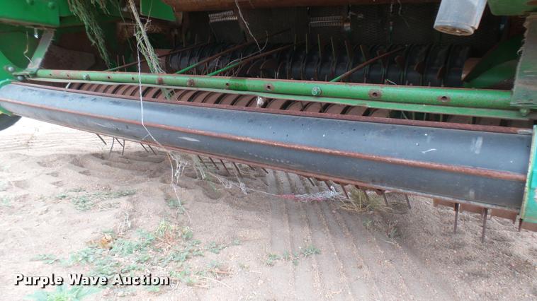 image for item DR9562 2007 John Deere 568 round baler