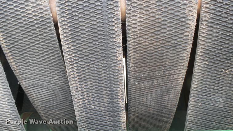 image for item DR9562 2007 John Deere 568 round baler