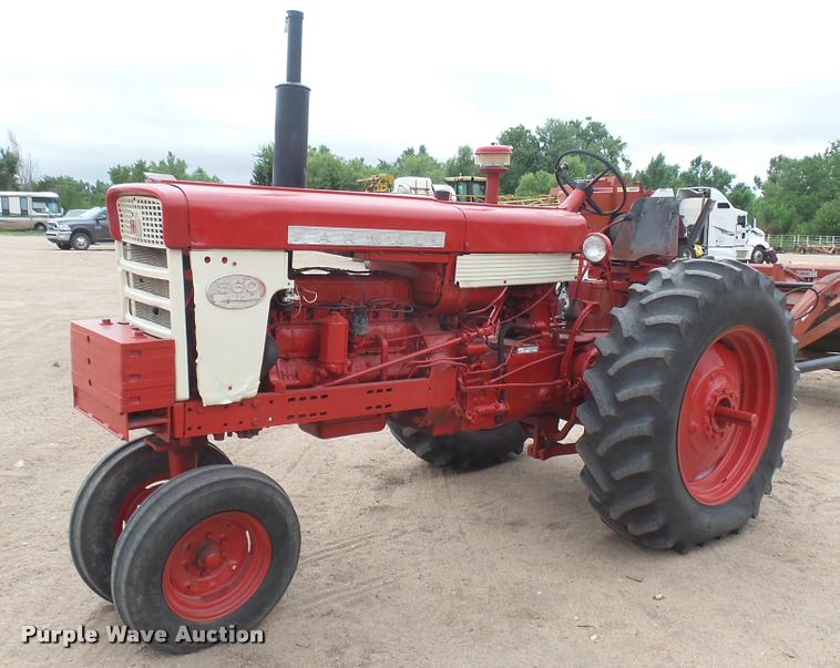 image for item DR9566 Farmall 560 tractor