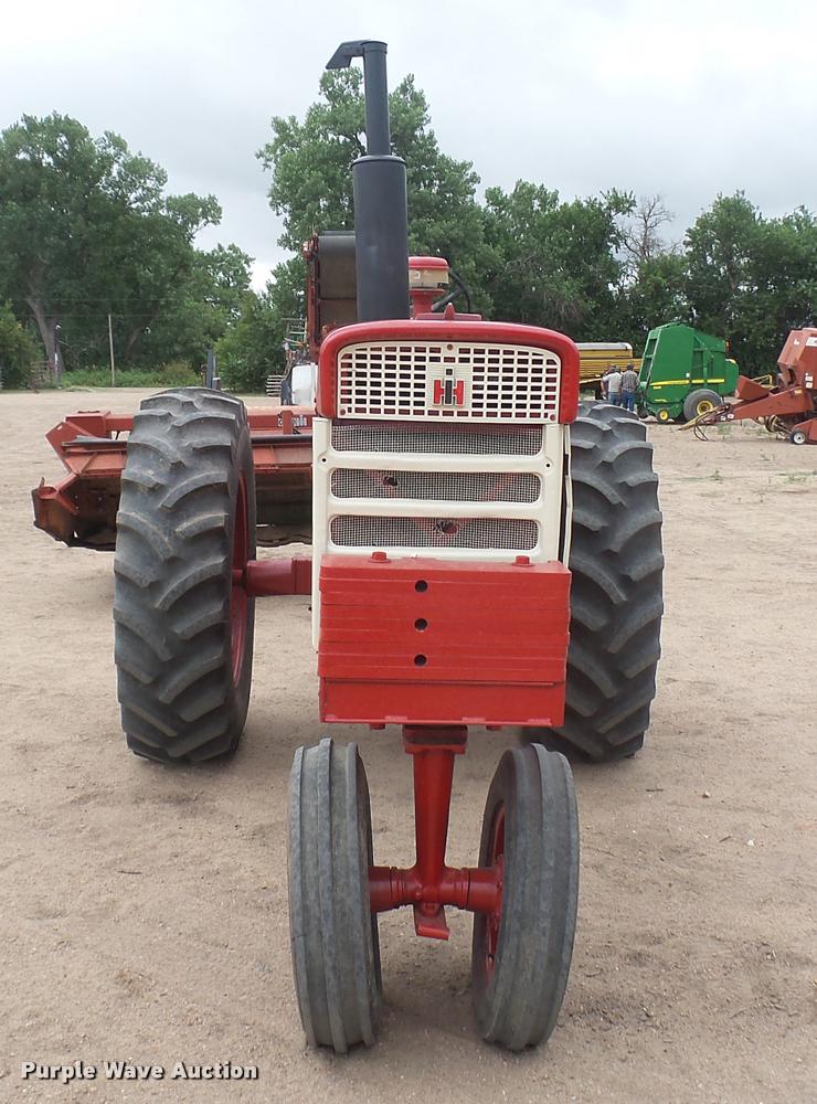 image for item DR9566 Farmall 560 tractor