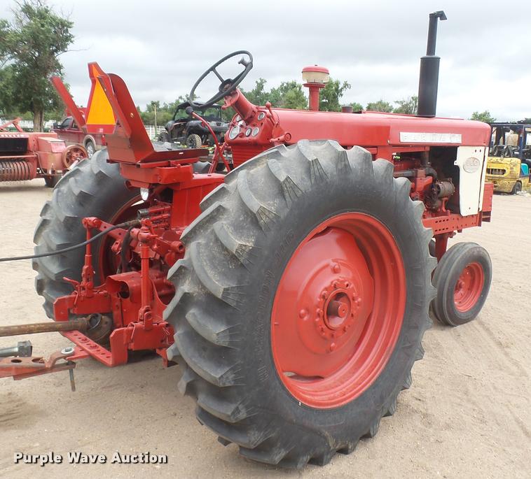 image for item DR9566 Farmall 560 tractor
