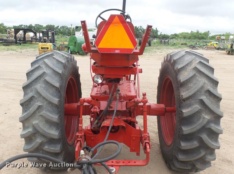 image for item DR9566 Farmall 560 tractor