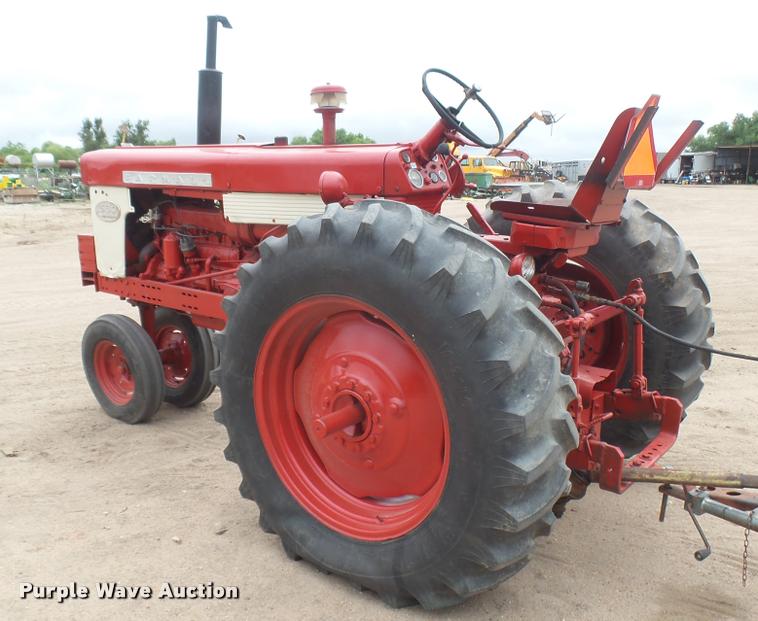 image for item DR9566 Farmall 560 tractor