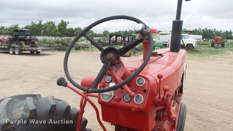 image for item DR9566 Farmall 560 tractor