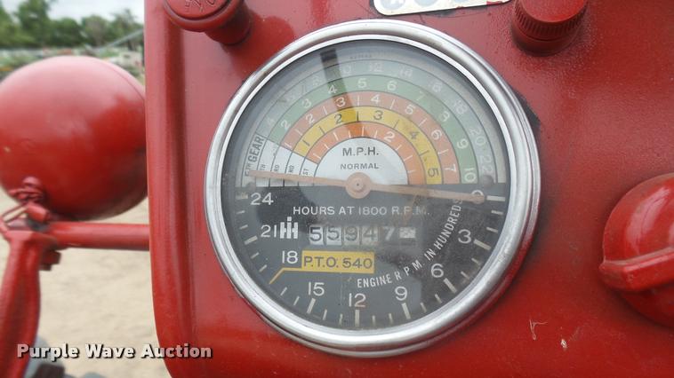 image for item DR9566 Farmall 560 tractor