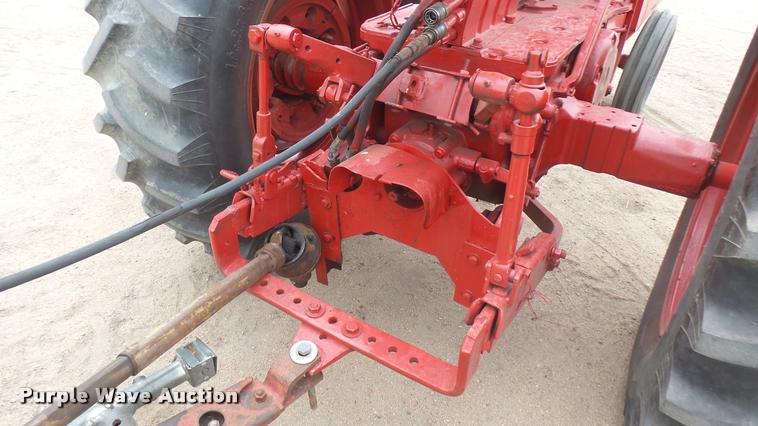 image for item DR9566 Farmall 560 tractor
