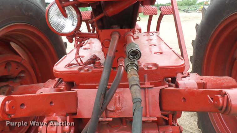 image for item DR9566 Farmall 560 tractor