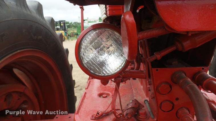 image for item DR9566 Farmall 560 tractor