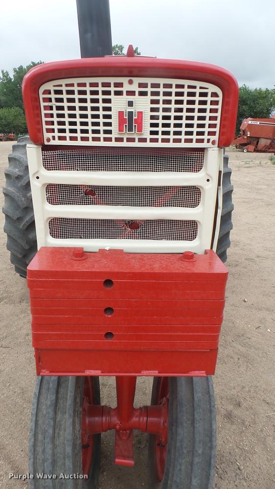 image for item DR9566 Farmall 560 tractor