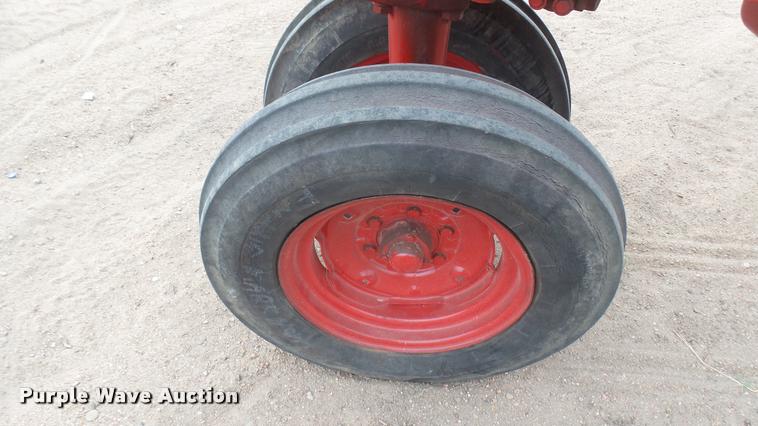 image for item DR9566 Farmall 560 tractor